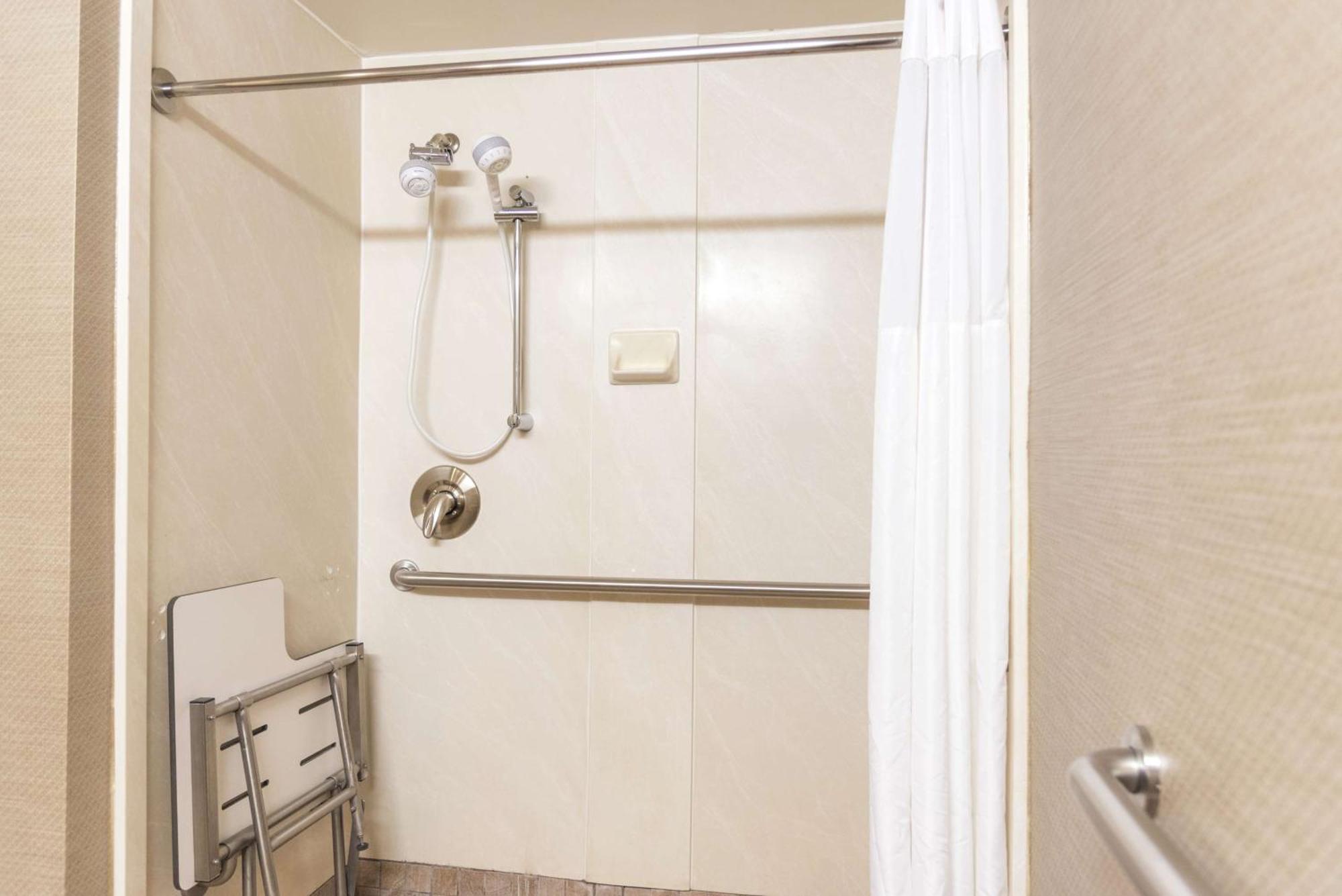 Hotel Hampton Muskegon 3*