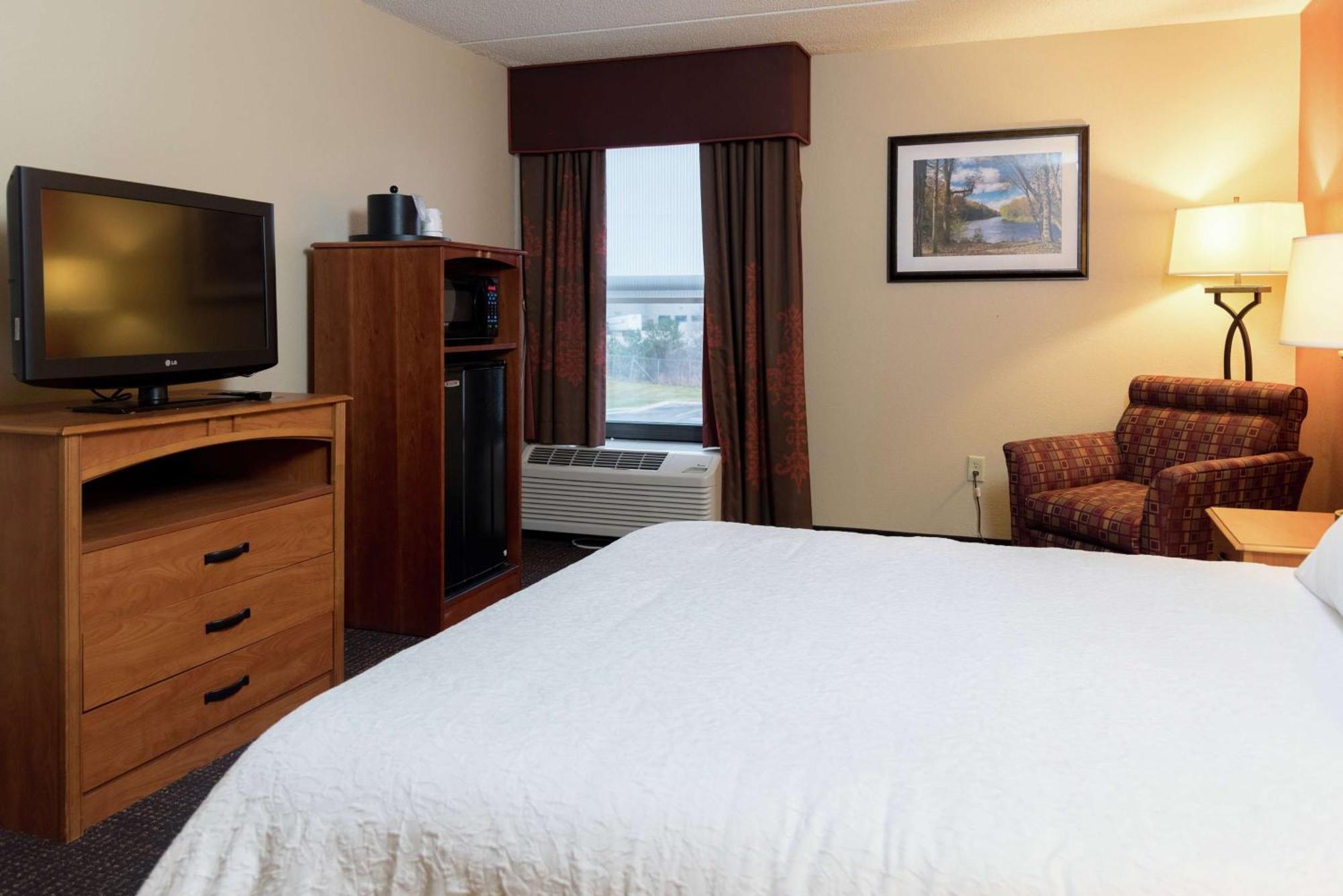 Hampton Muskegon 3*