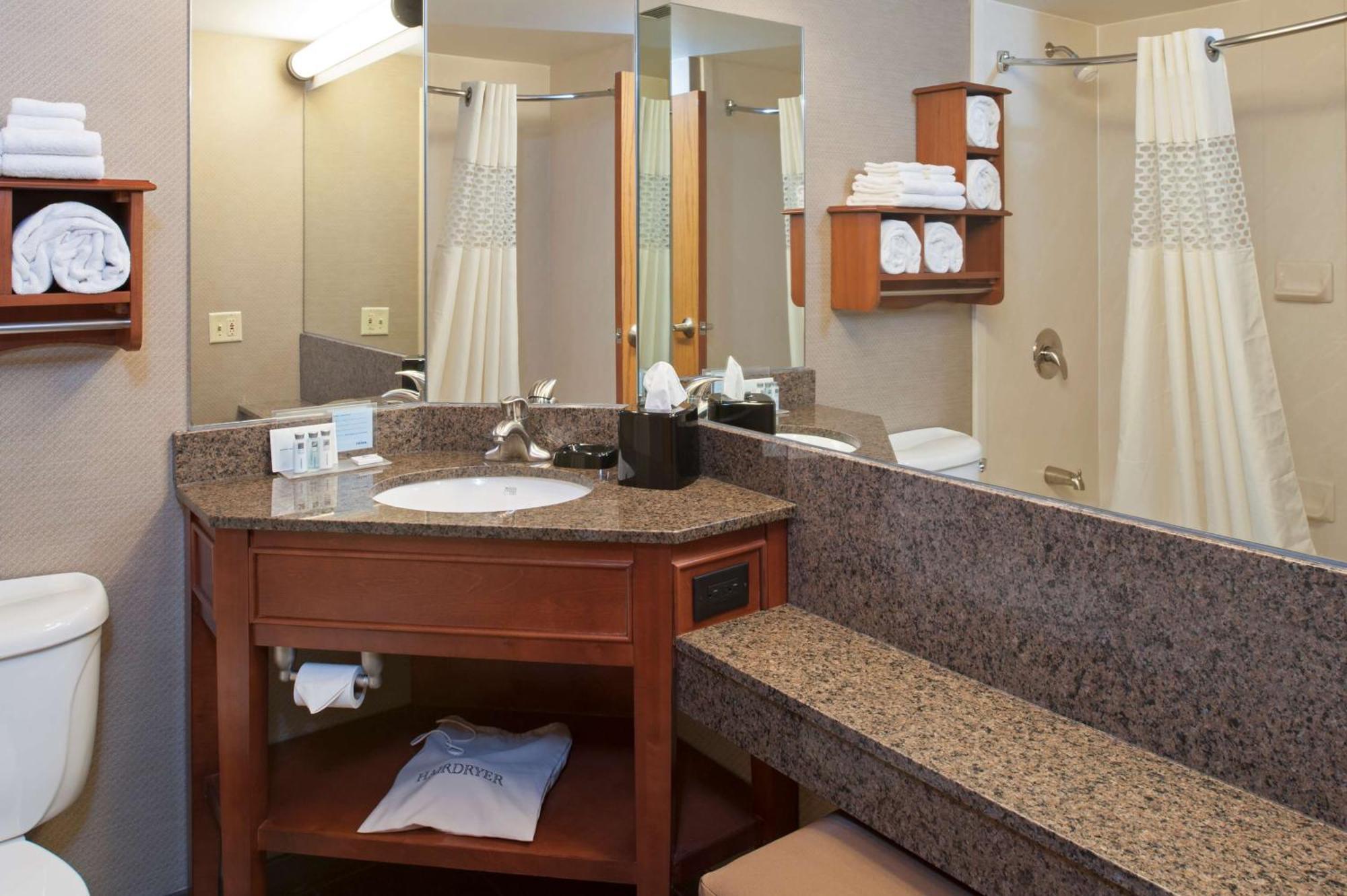 Hampton Muskegon 3*